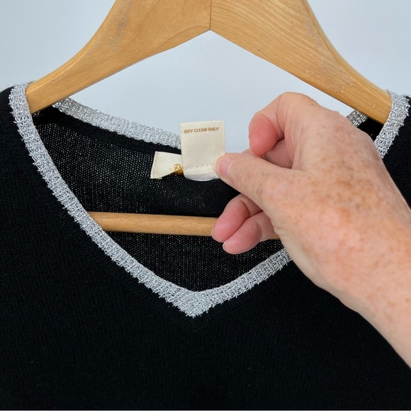 Peck & Peck Womens 2 Ply Cashmere Sweater Size S Black With Silver Accent - Picture 7 of 10